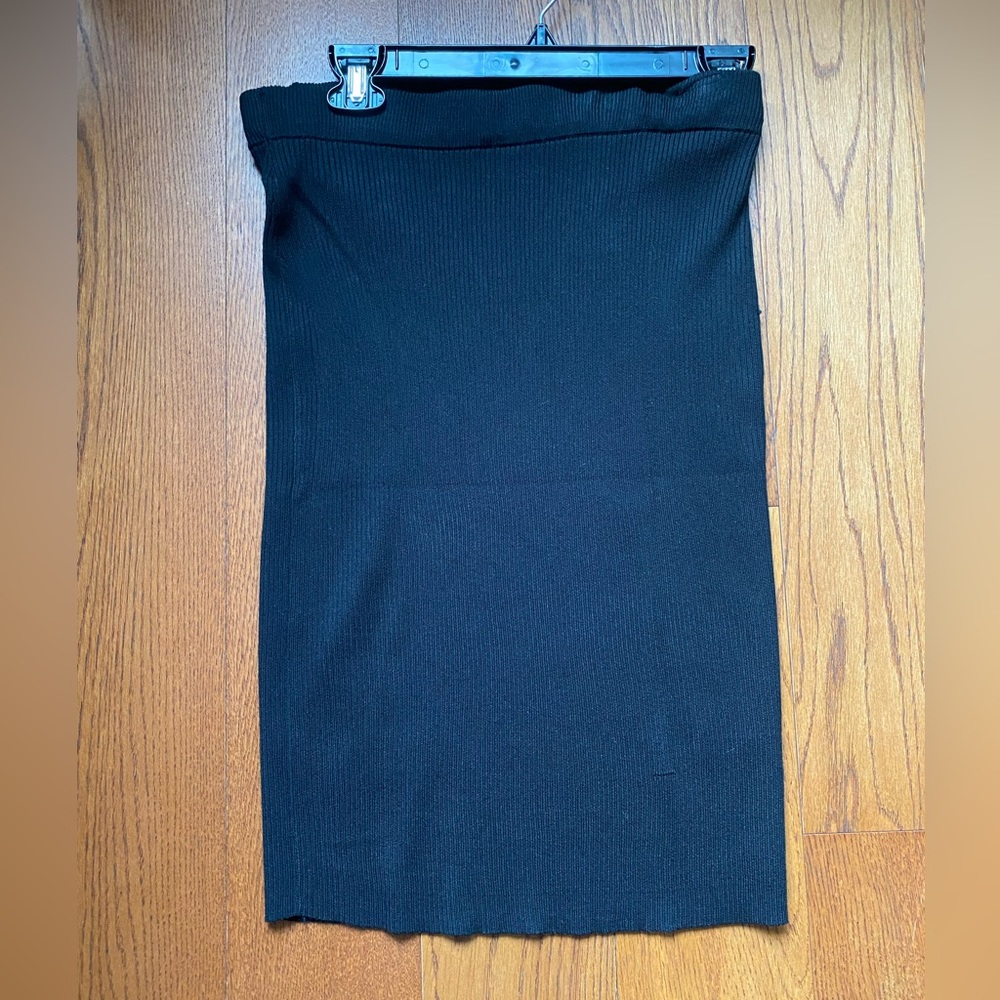 Knit black skirt